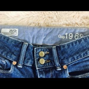 GAP size 25/0 Perfect Boot jean.